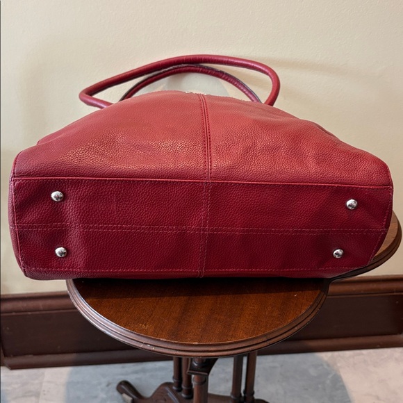Tignanello shoulder bag leather Red 4 exterior pockets Silvertone HW
EUC - Picture 9 of 12